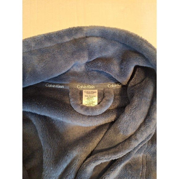 Calvin Klein Women's Plush Bathrobe XS / SMALL Blue Soft Logo Relax Pockets READ - Picture 3 of 4
